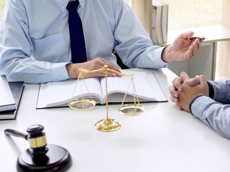 深圳刑事案件律师解析：评估破坏交通设施罪案件中的动机与意图